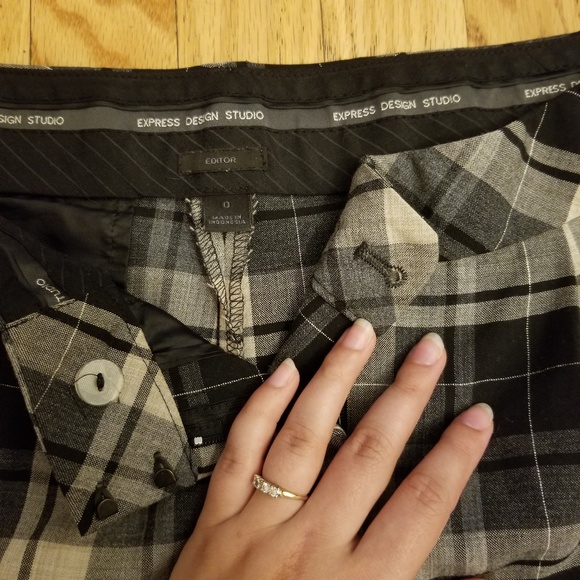 Express Editor Shorts - Picture 2 of 3